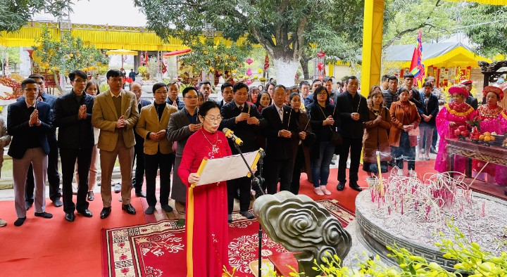 BVĐK huyện Mê Linh dâng hương tại Khu di tích lịch sử Quốc gia đặc biệt đền thờ Hai Bà Trưng xuân Quý Mão 2023