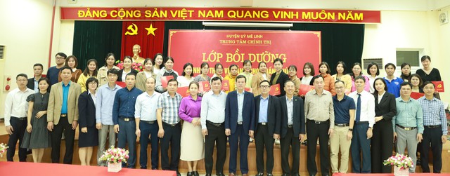 Bế giảng lớp Bồi dưỡng nhận thức về Đảng cho quần chúng ưu tú thuộc Bệnh viện Đa khoa huyện Mê Linh