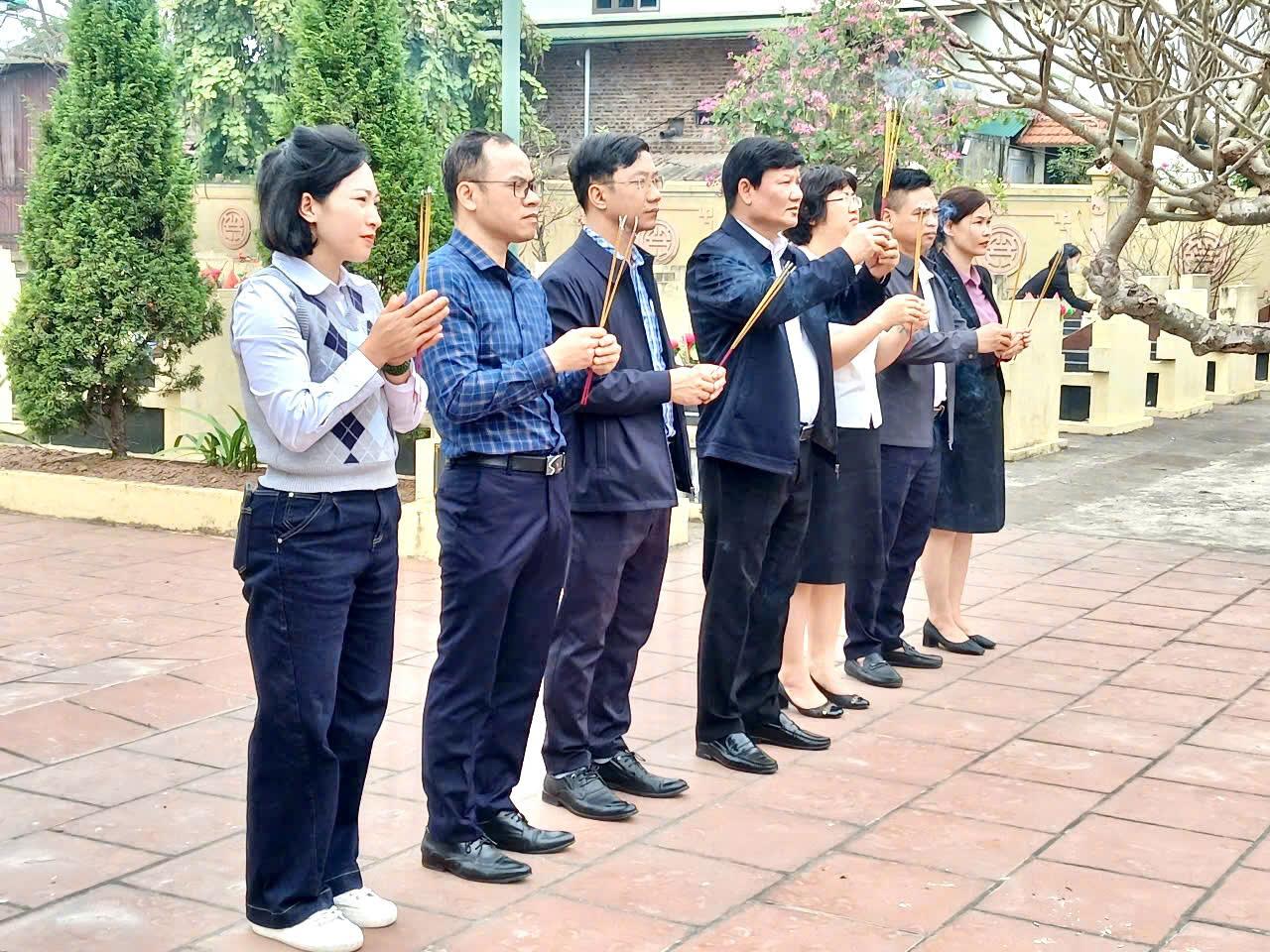 BỆNH VIỆN ĐA KHOA HUYỆN MÊ LINH TỔ CHỨC DÂNG HƯƠNG TRI ÂN NHÂN NGÀY 22/12