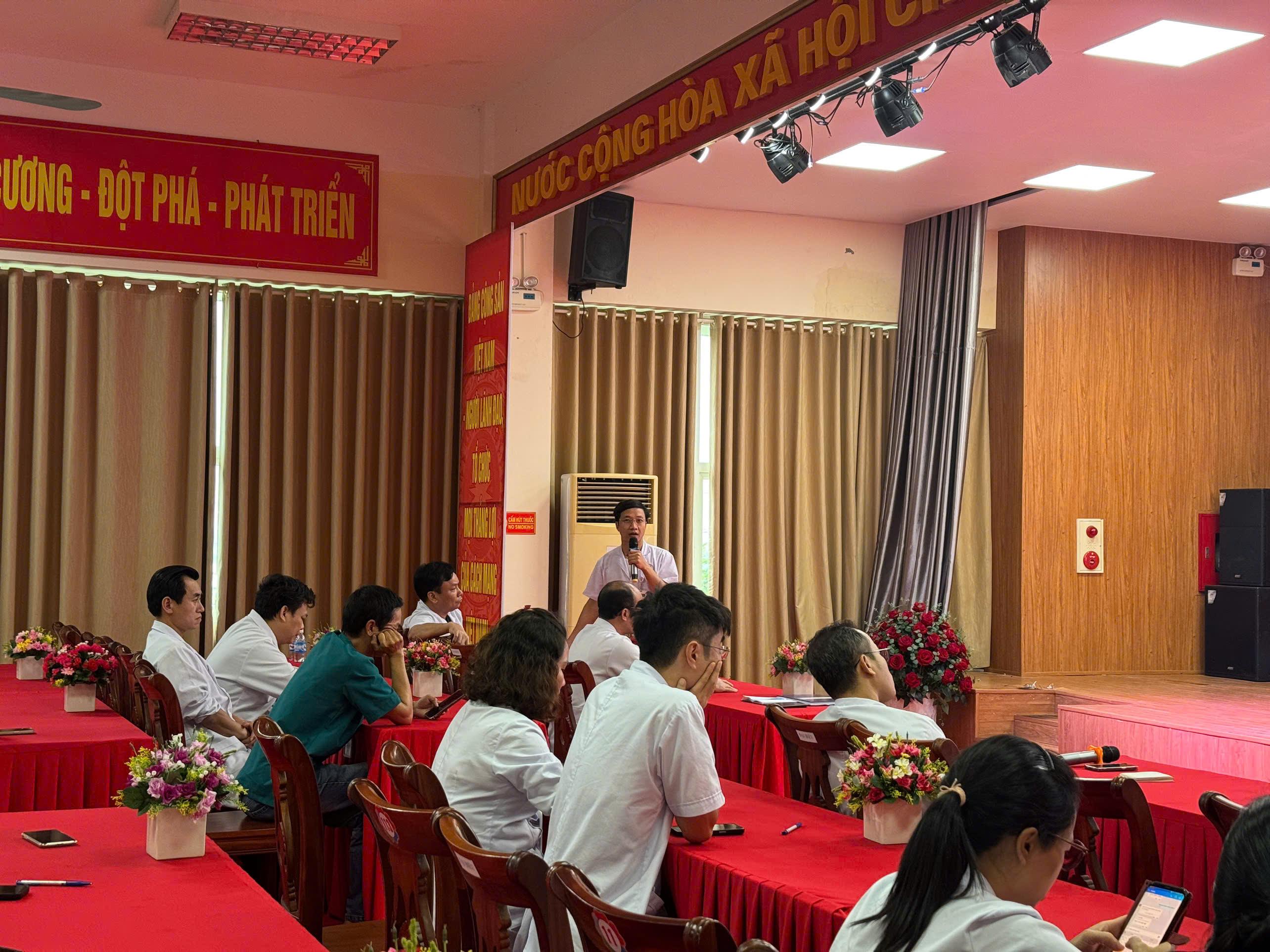 BỆNH VIỆN ĐA KHOA MÊ LINH TỔ CHỨC TẬP HUẤN QUY TRÌNH CẤP CỨU, QUY TRÌNH BÁO ĐỘNG ĐỎ VÀ QUY CHẾ THƯỜNG TRỰC