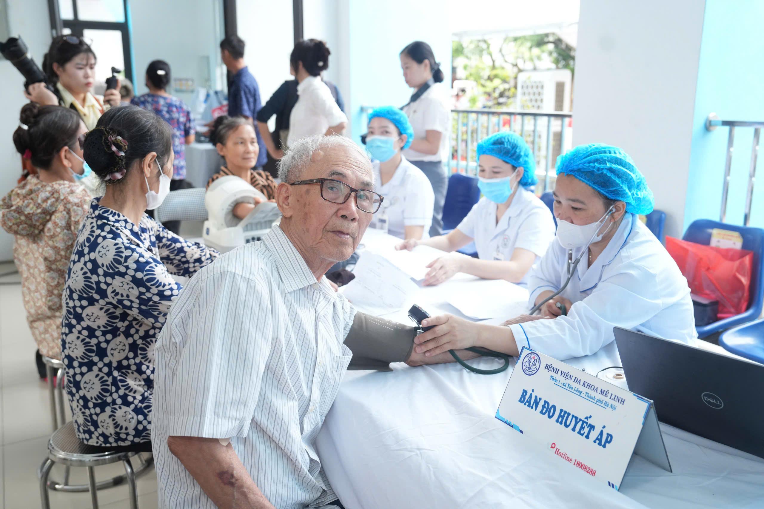 Bệnh viện đa khoa Mê Linh phối hợp Xã Mê Linh tổ chức khám sức khỏe định kỳ và sàng lọc miễn phí cho người dân