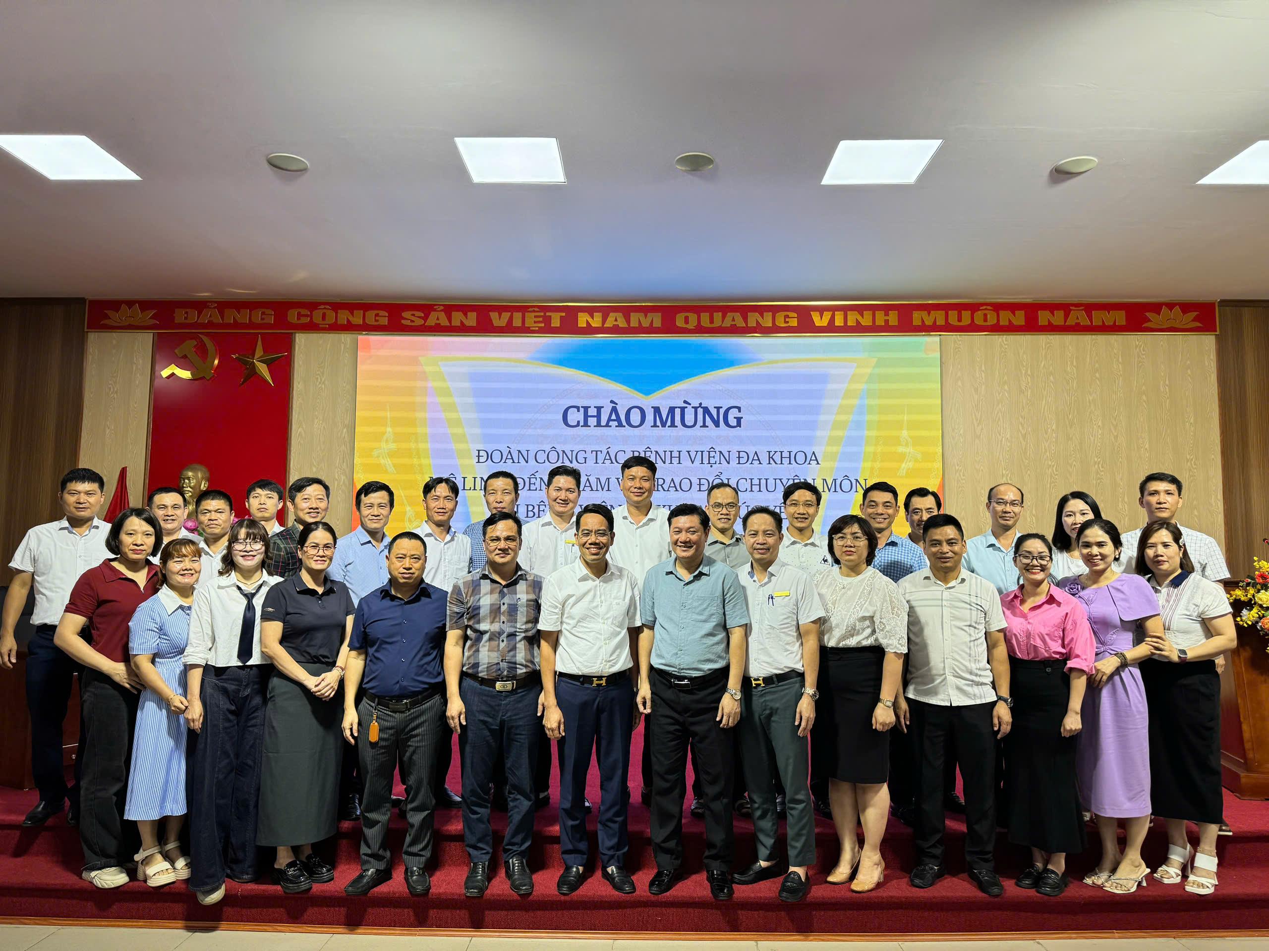 BỆNH VIỆN ĐA KHOA HUYỆN MÊ LINH THĂM VÀ LÀM VIỆC TẠI BỆNH VIỆN ĐA KHOA PHÚC YÊN: THẮT CHẶT HỢP TÁC CHUYÊN MÔN TOÀN DIỆN GIỮA HAI ĐƠN VỊ