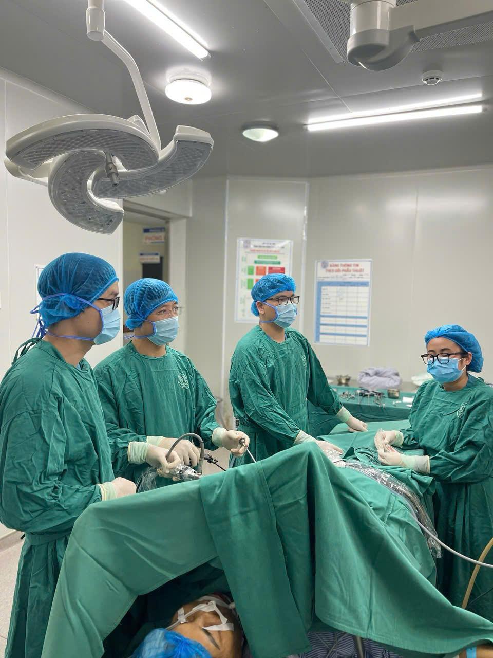 Xử trí thành công ca viêm ruột thừa nội soi khó trên người bệnh có nhiều lần mổ cũ